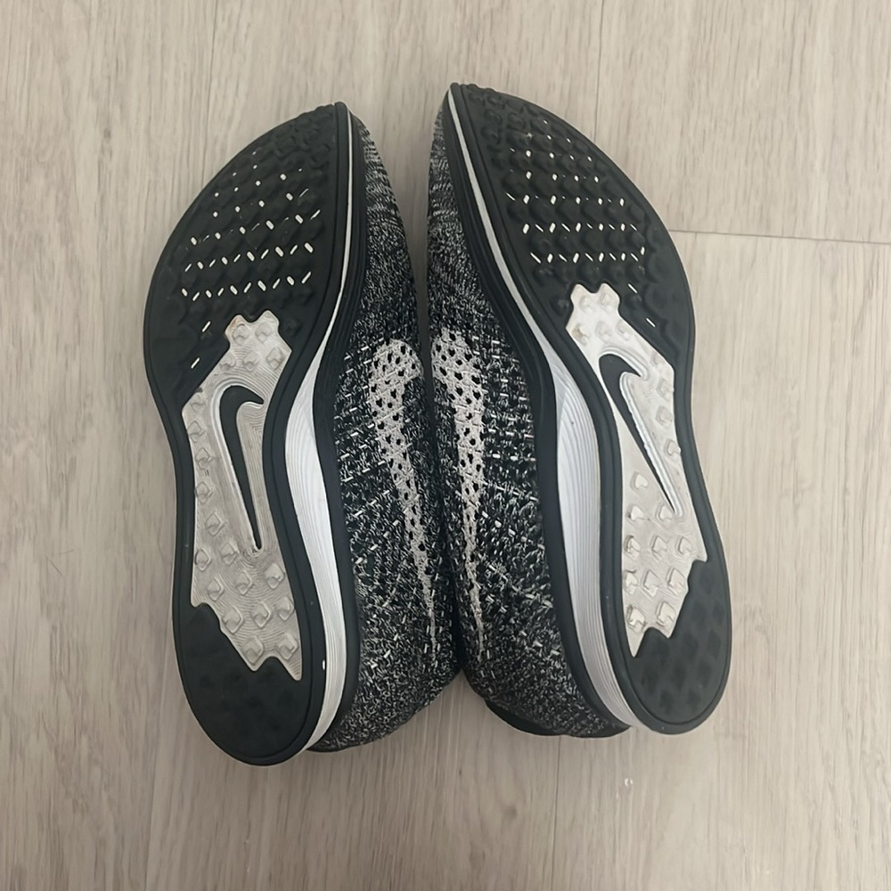 Nike Flyknit Racer - Picture 8 of 11